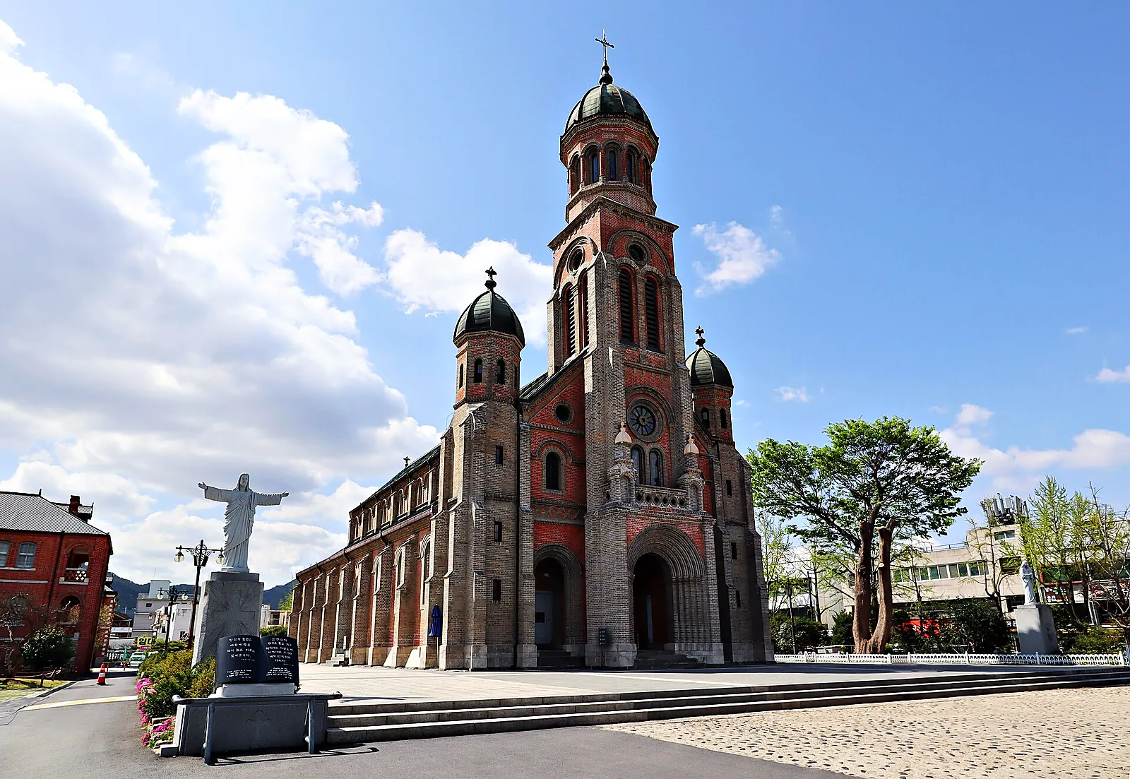 Cathedral and hanok