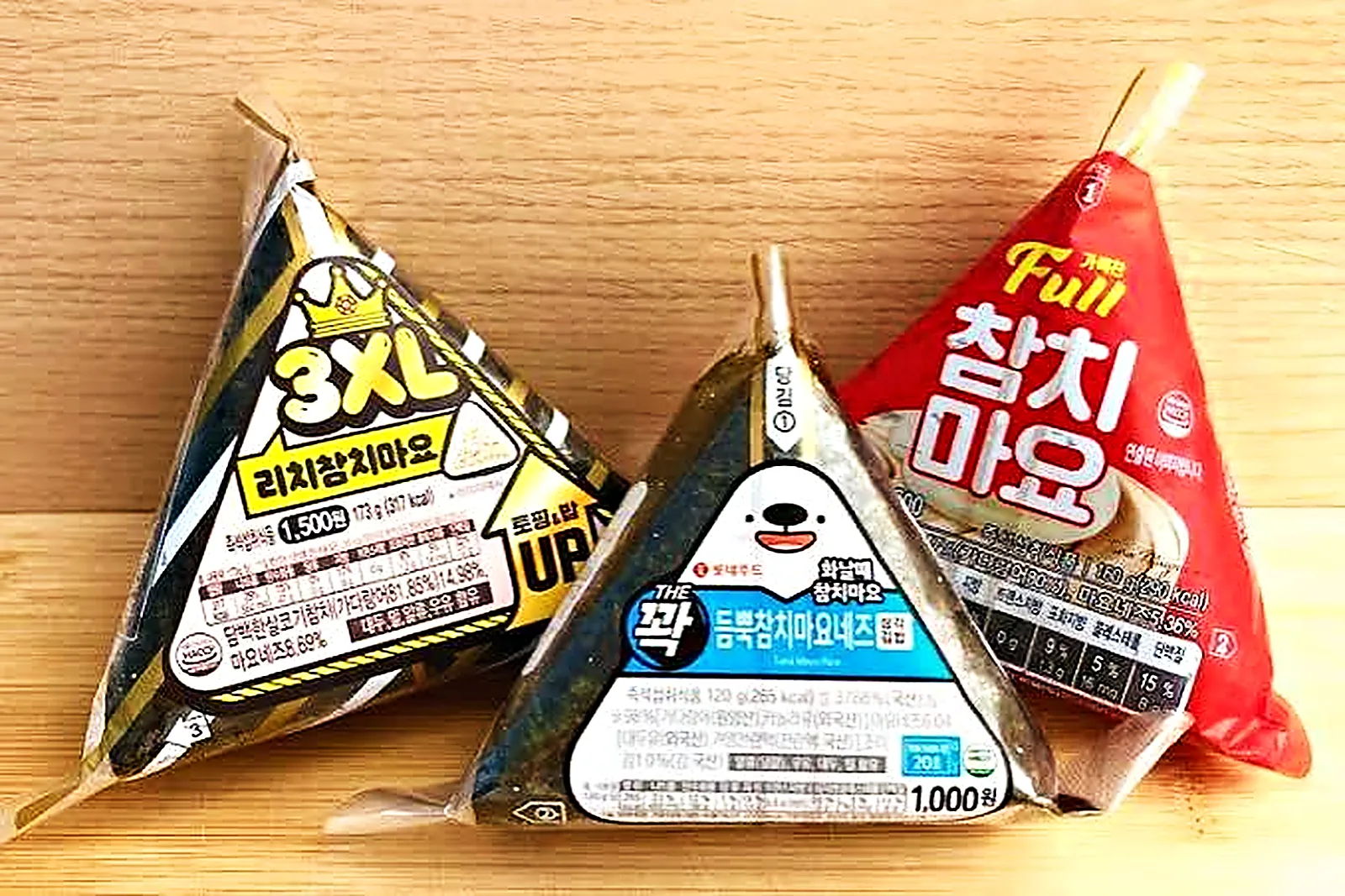 Opening a triangle kimbap