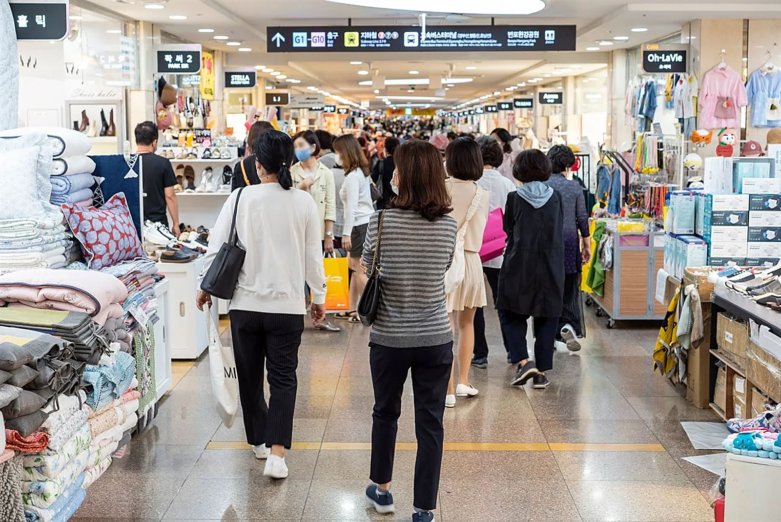Underground shopping